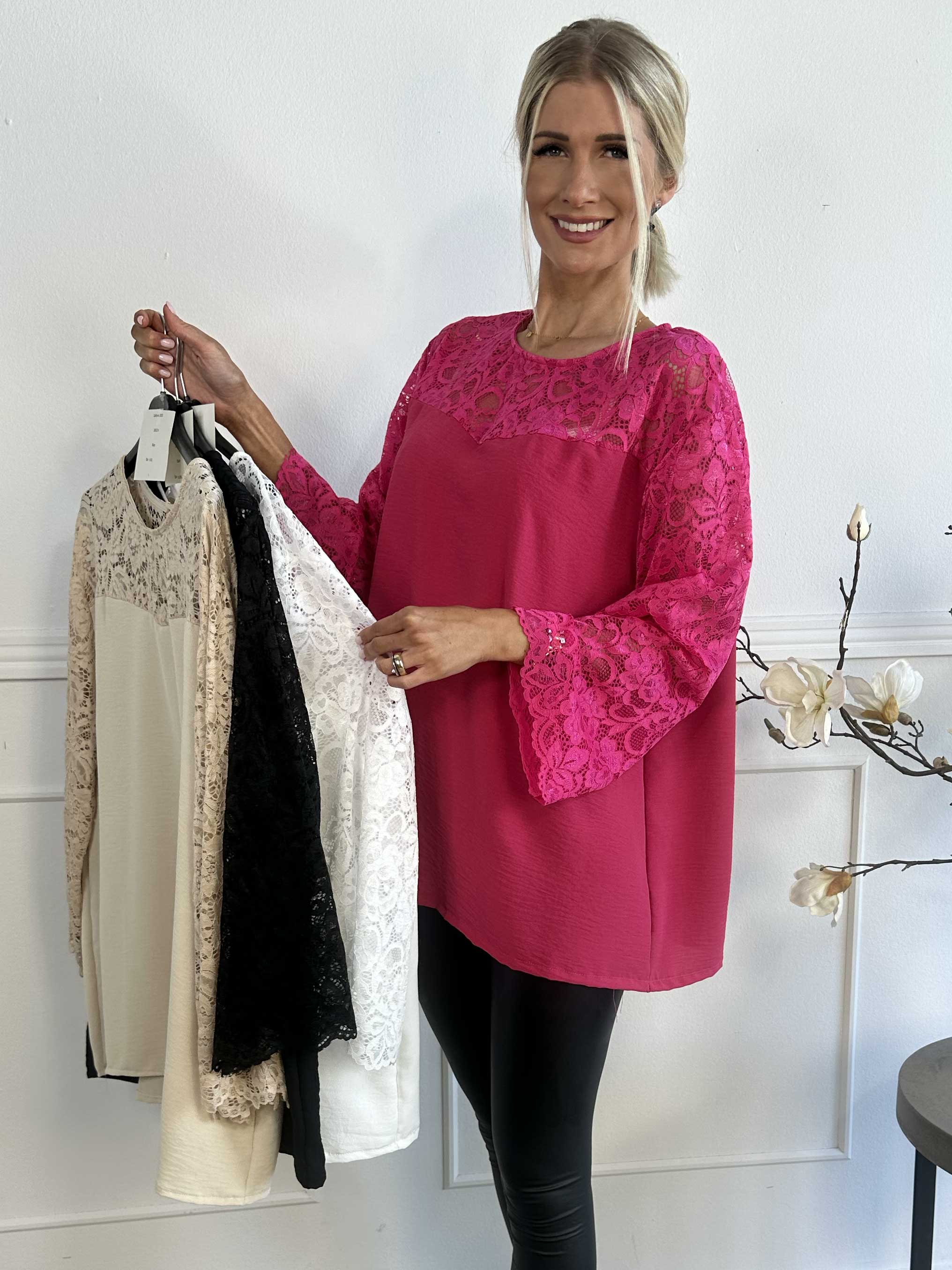 California - Sød tunika med blondeærmer